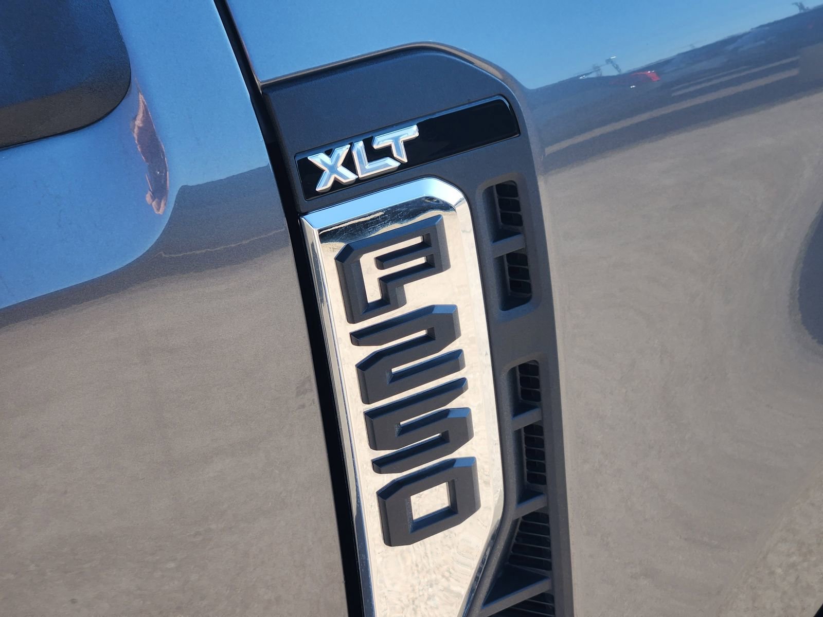 Used 2025 Ford F250 XLT w/ FX4 Off-Road Package AWD/4WD image 13