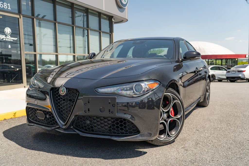 Used 2022 Alfa Romeo Giulia Veloce AWD/4WD image 2