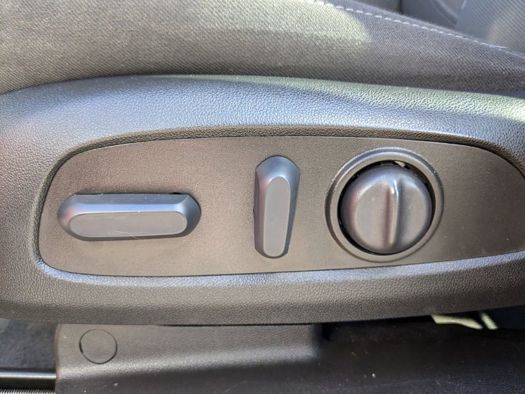 Used 2023 Chevrolet Traverse LT image 23