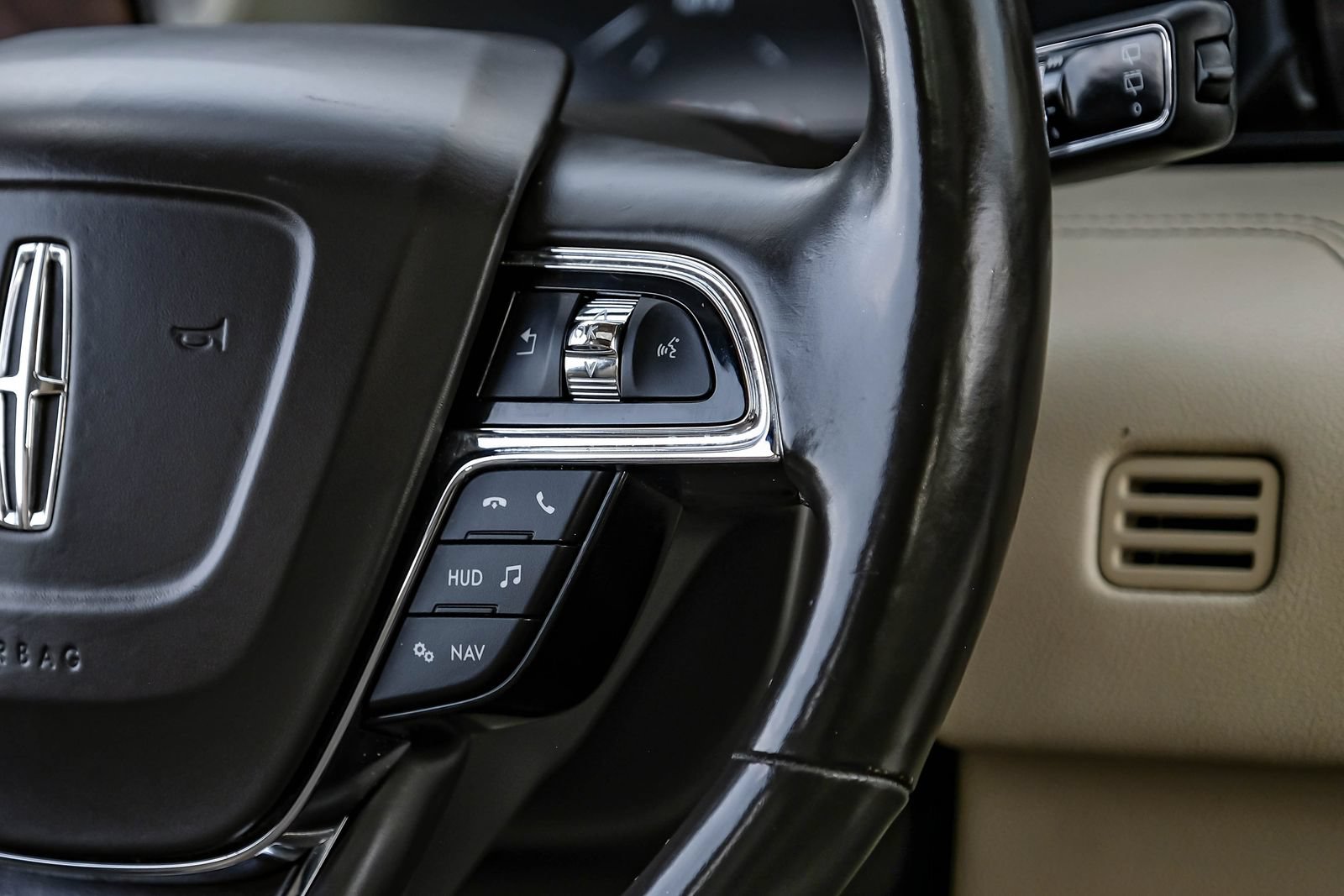 Used 2020 Lincoln Navigator L Reserve w/ Equipment Group 208A Reserve AWD/4WD image 19