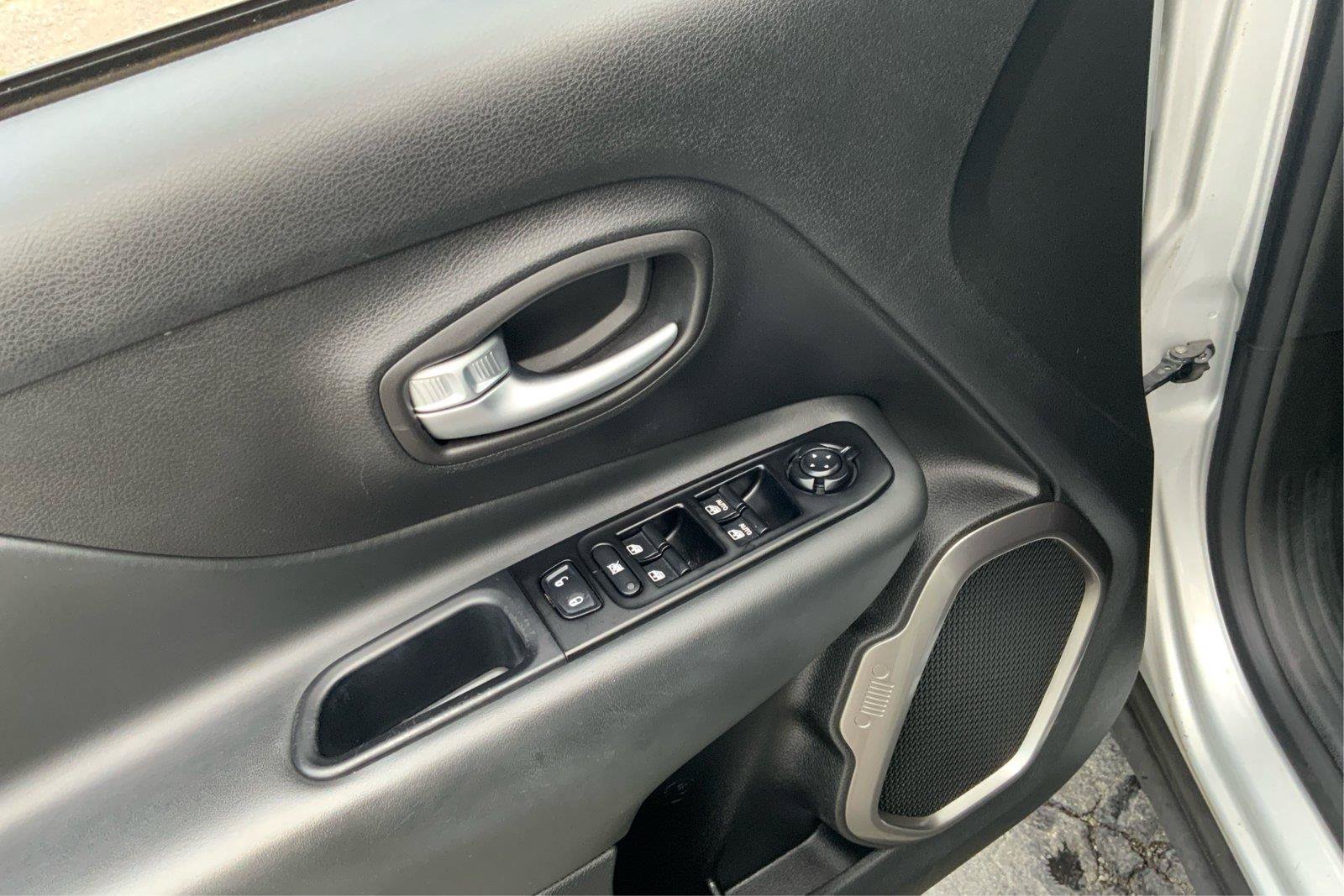 Used 2020 Jeep Renegade Limited AWD/4WD image 21