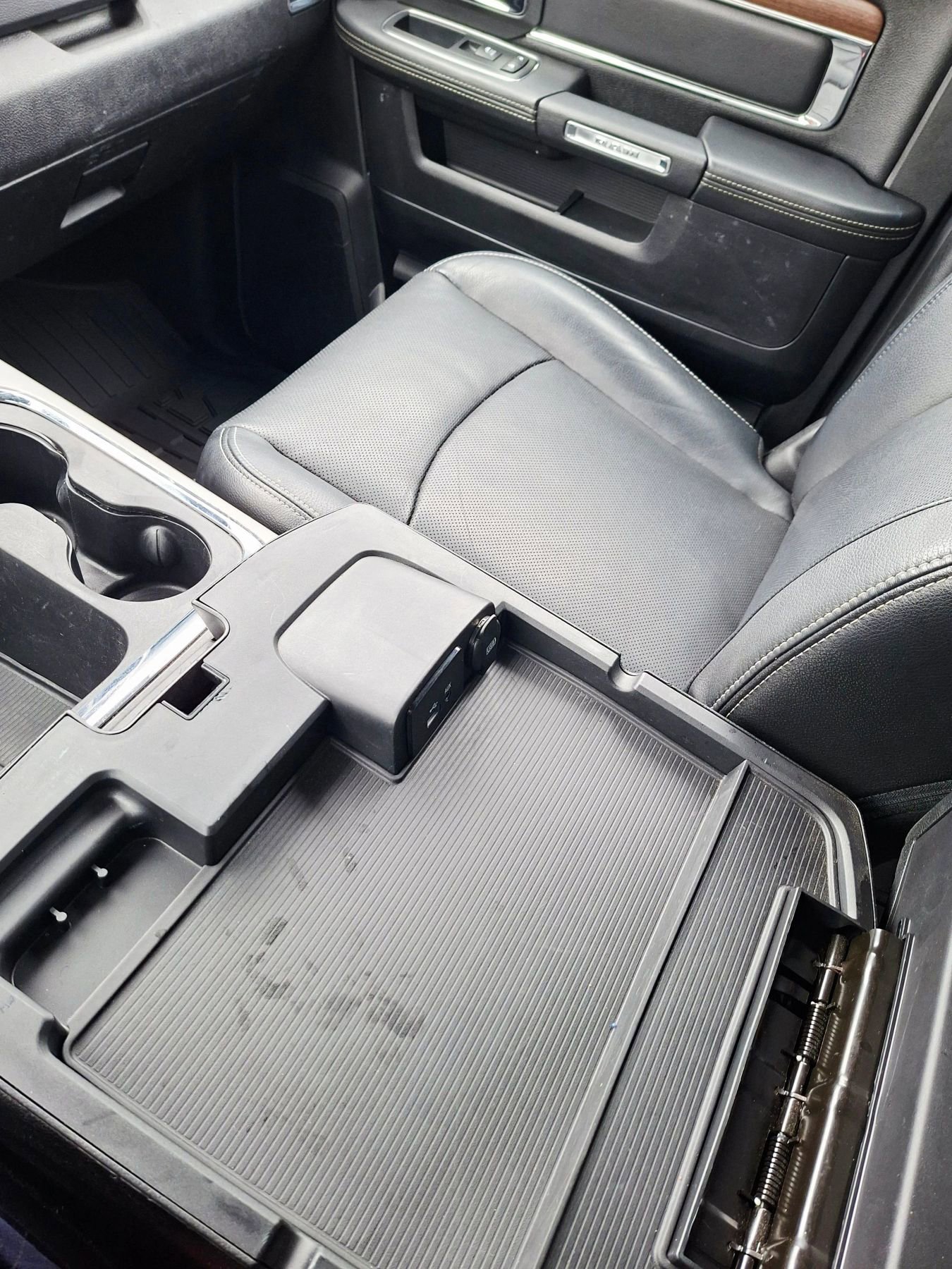 Used 2017 RAM 3500 Laramie w/ Snow Chief Group image 18