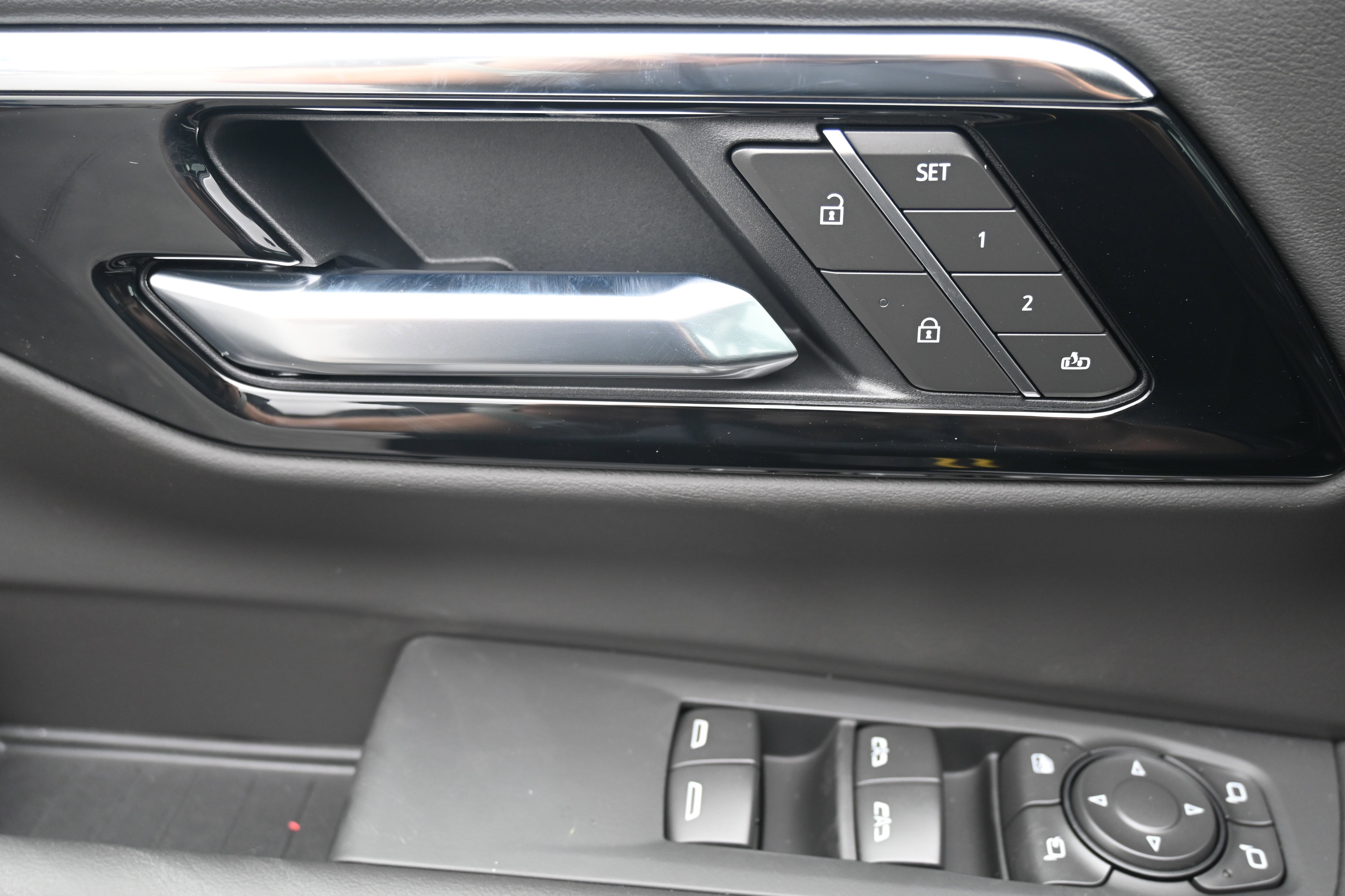 Used 2025 Chevrolet Tahoe LT w/ Comfort Package image 16