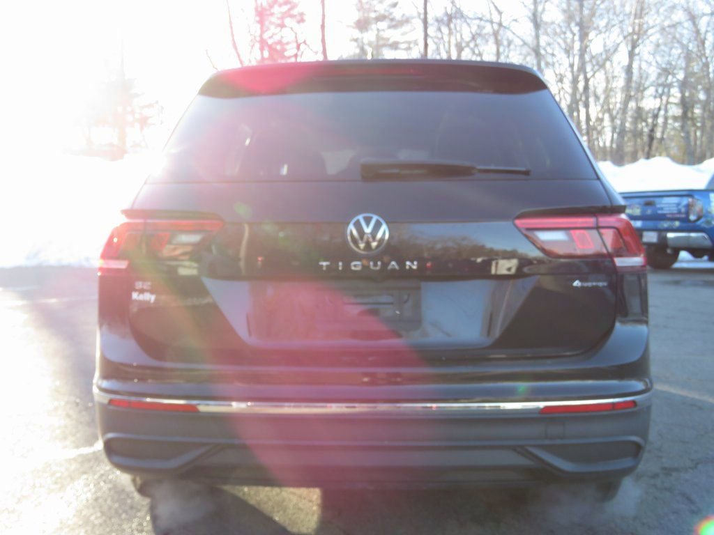 Used 2022 Volkswagen Tiguan SE w/ Panoramic Sunroof Package image 6
