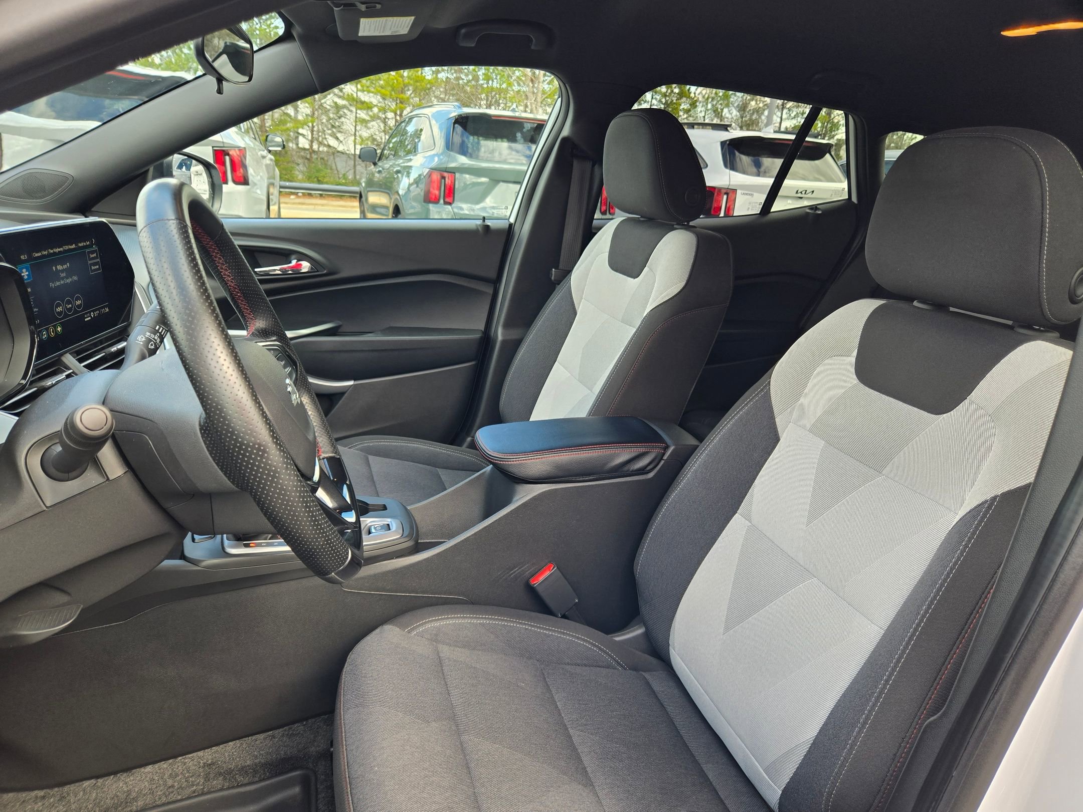 Used 2024 Chevrolet Trax RS image 23