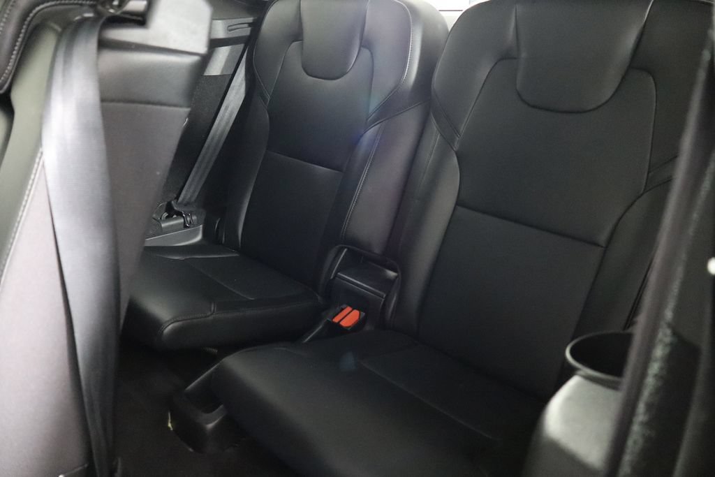 Used 2018 Volvo XC90 T5 Momentum w/ Convenience Package FWD image 16