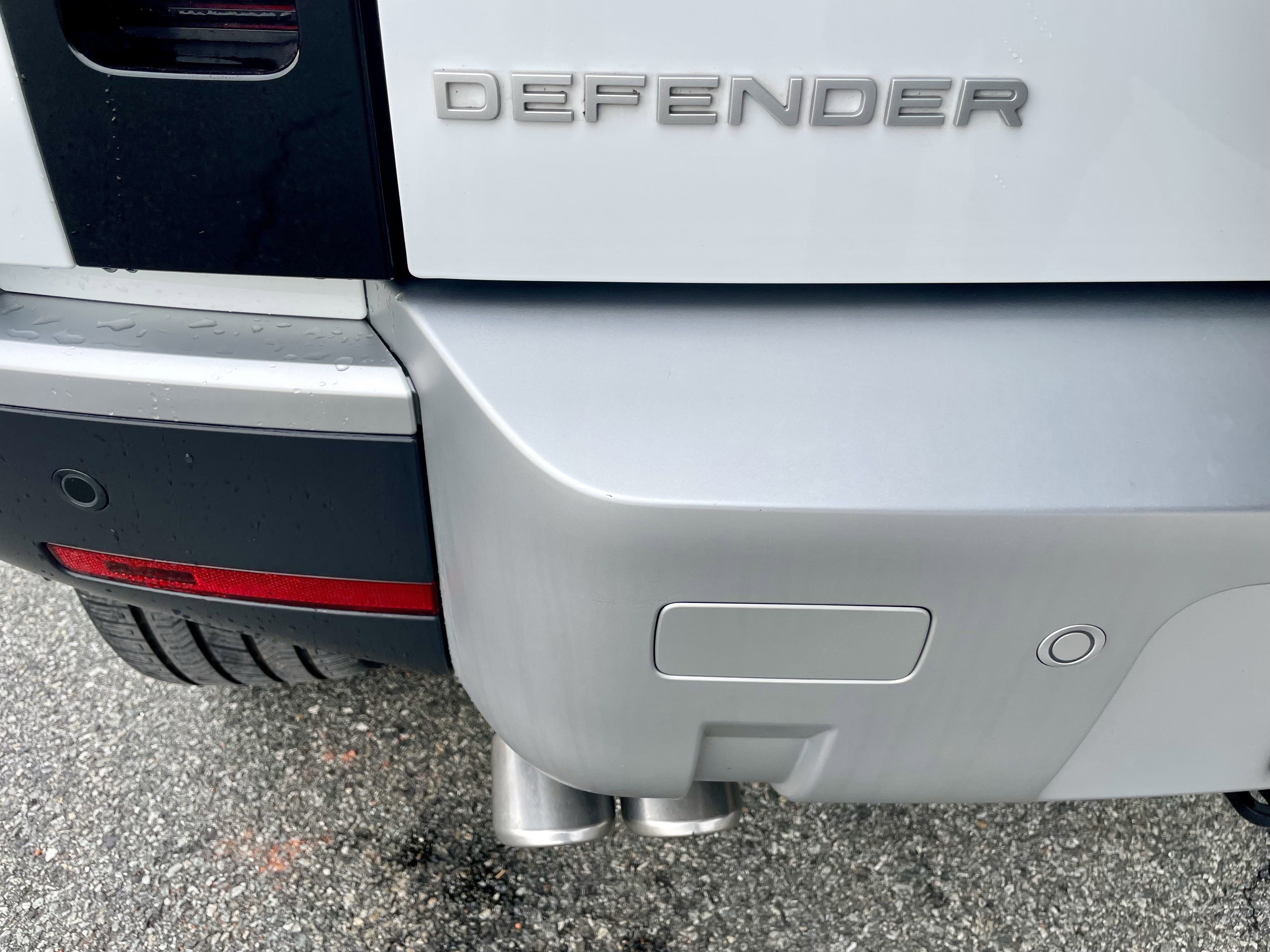 Certified 2024 Land Rover Defender 110 SE image 33