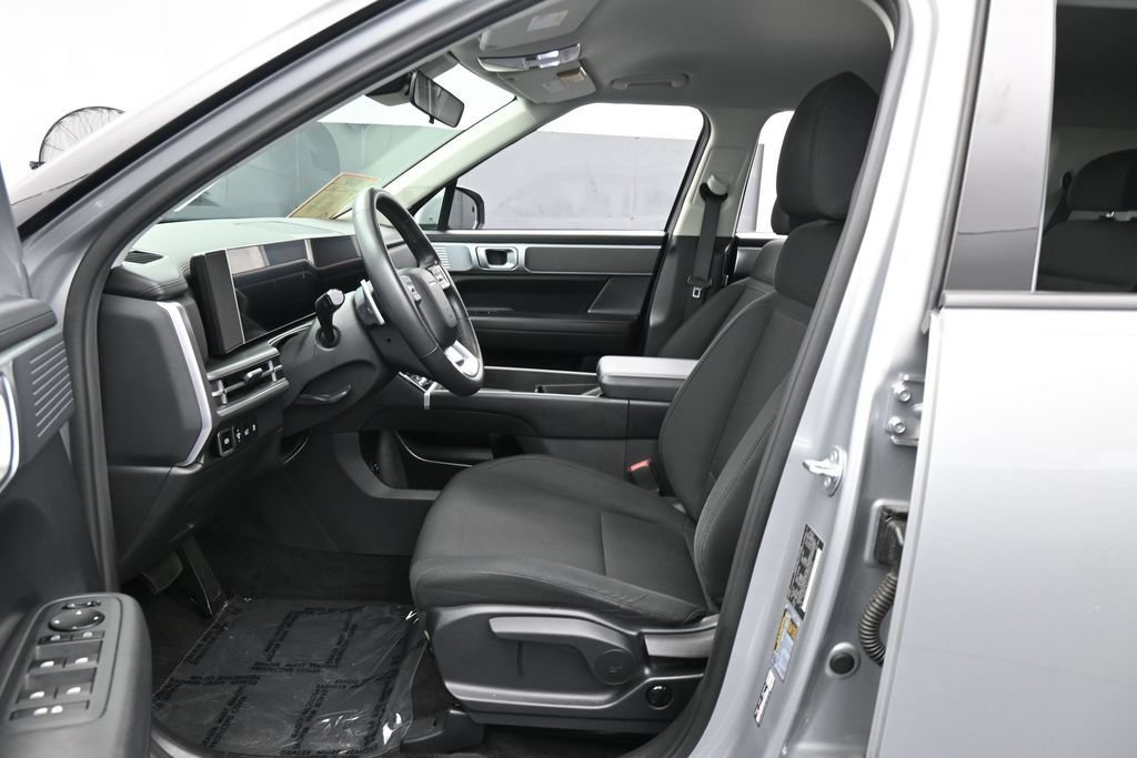 Used 2025 Hyundai Santa Fe SE FWD image 11
