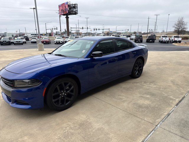 Used 2022 Dodge Charger SXT w/ Blacktop Package RWD image 9
