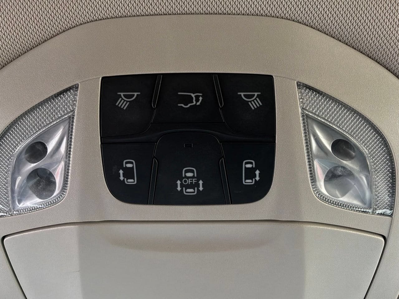 Used 2023 Chrysler Voyager LX FWD image 19
