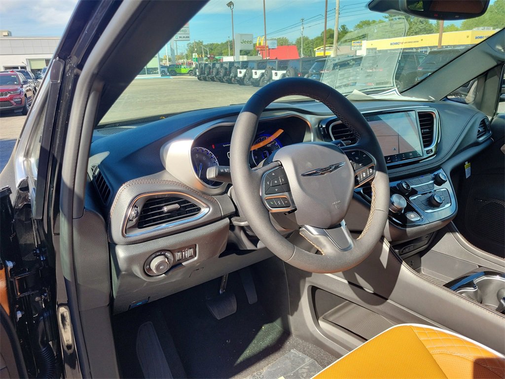 New 2026 Chrysler Pacifica Pinnacle image 25