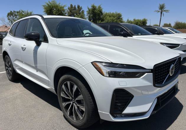 Used 2025 Volvo XC60 B5 Core AWD/4WD image 3