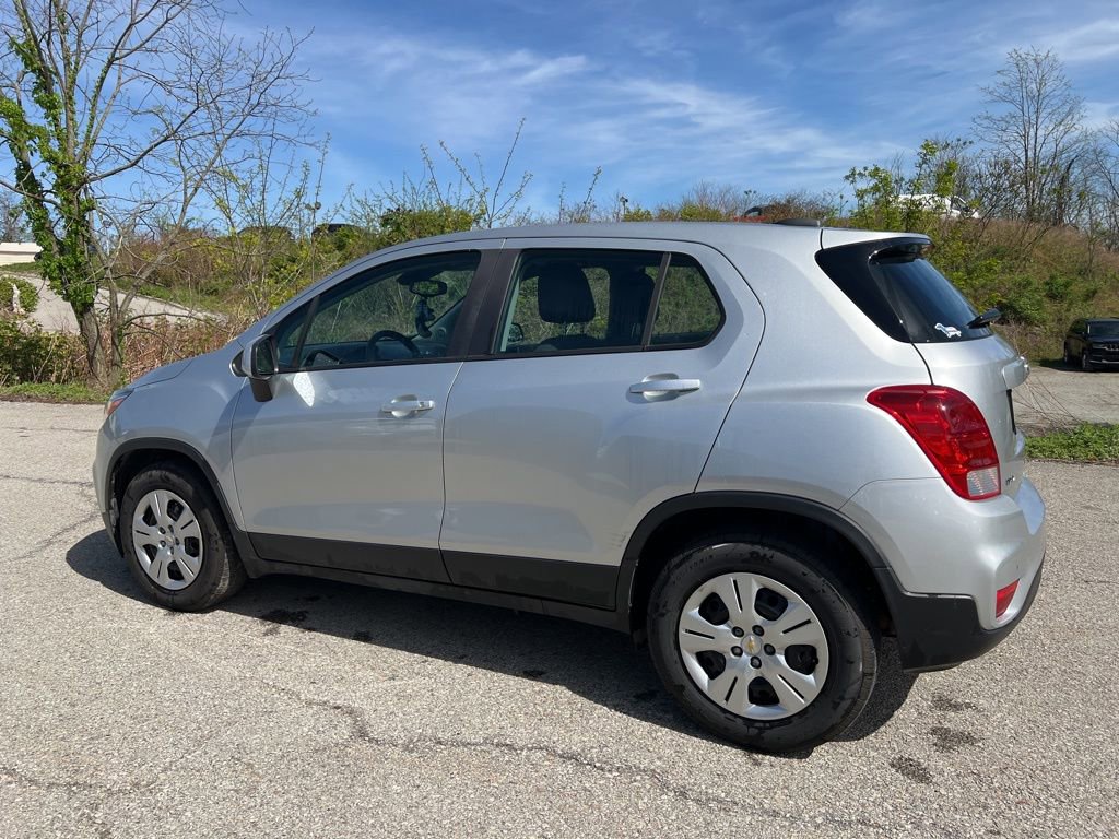 Used 2019 Chevrolet Trax LS FWD image 3
