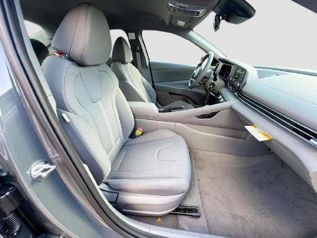 Certified 2026 Hyundai Elantra SE FWD image 29