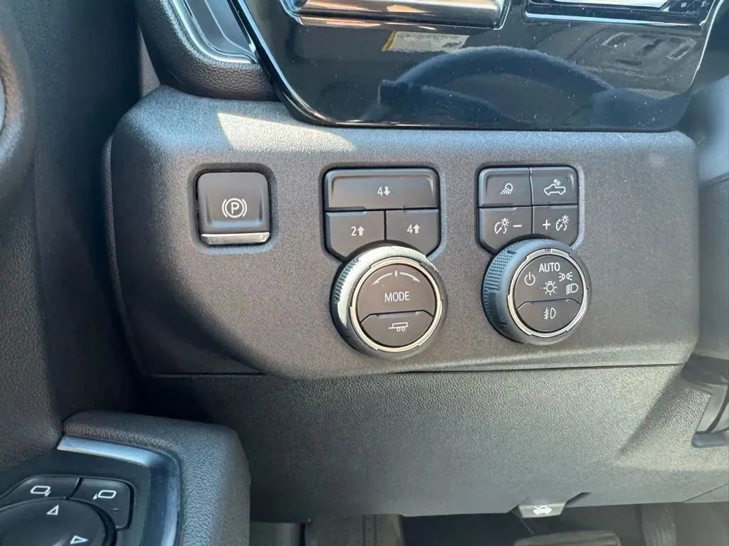 Used 2026 Chevrolet Silverado 3500 LT w/ All Star Edition AWD/4WD image 22