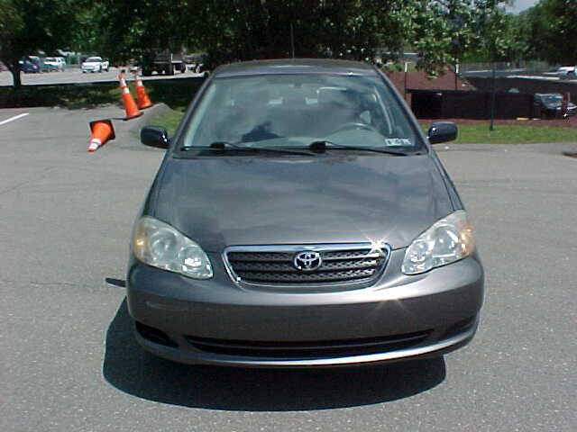 Used 2005 Toyota Corolla LE FWD image 3