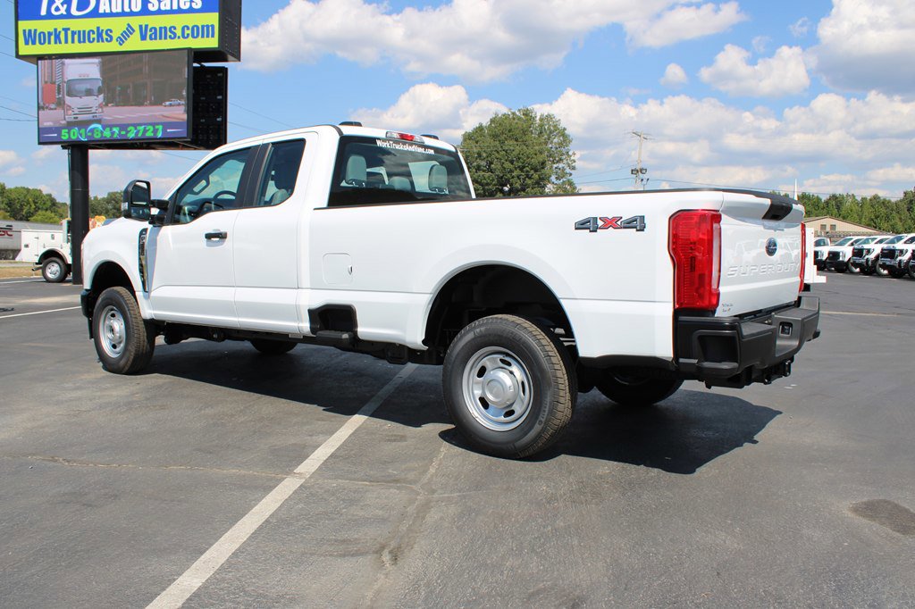 Used 2025 Ford F250 XLT image 4