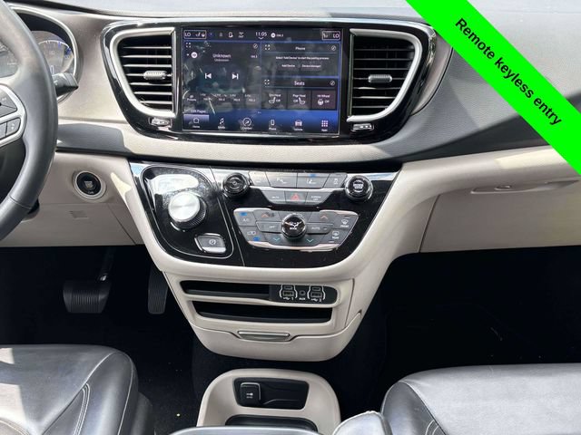 Used 2023 Chrysler Pacifica Touring-L FWD image 29