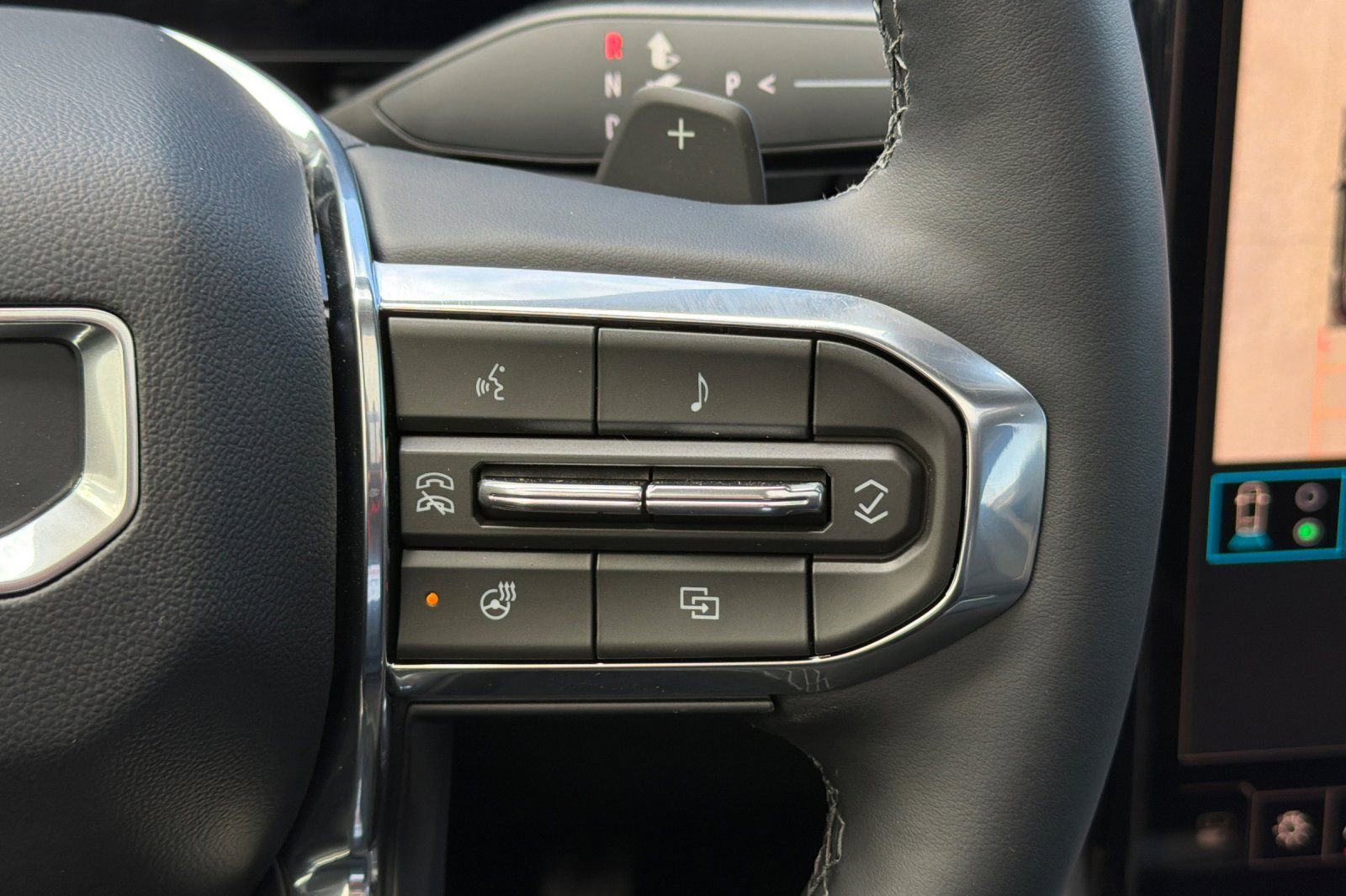 New 2026 GMC Terrain Denali w/ LPO, Black Badging Package image 28