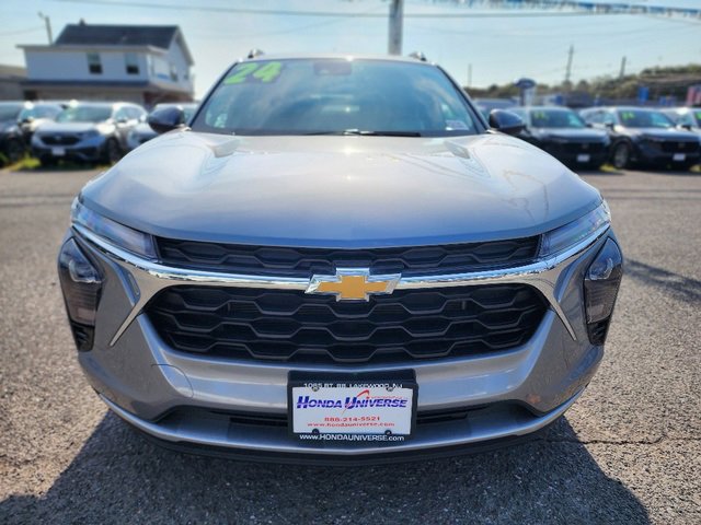 Used 2024 Chevrolet Trax LT image 8