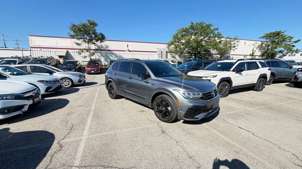 Used 2023 Volkswagen Tiguan SE R-Line FWD image 1