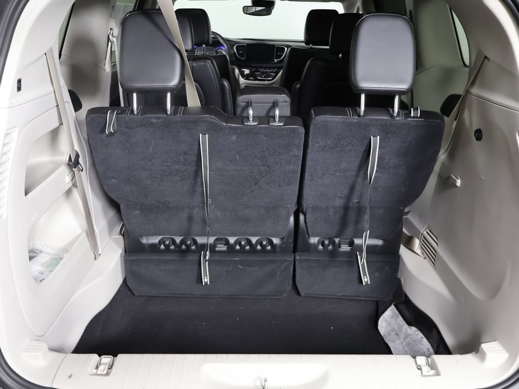 Used 2023 Chrysler Pacifica Touring-L FWD image 18