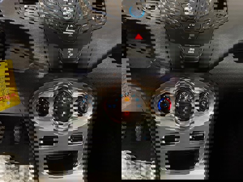 Used 2018 Ford Fiesta SE image 19