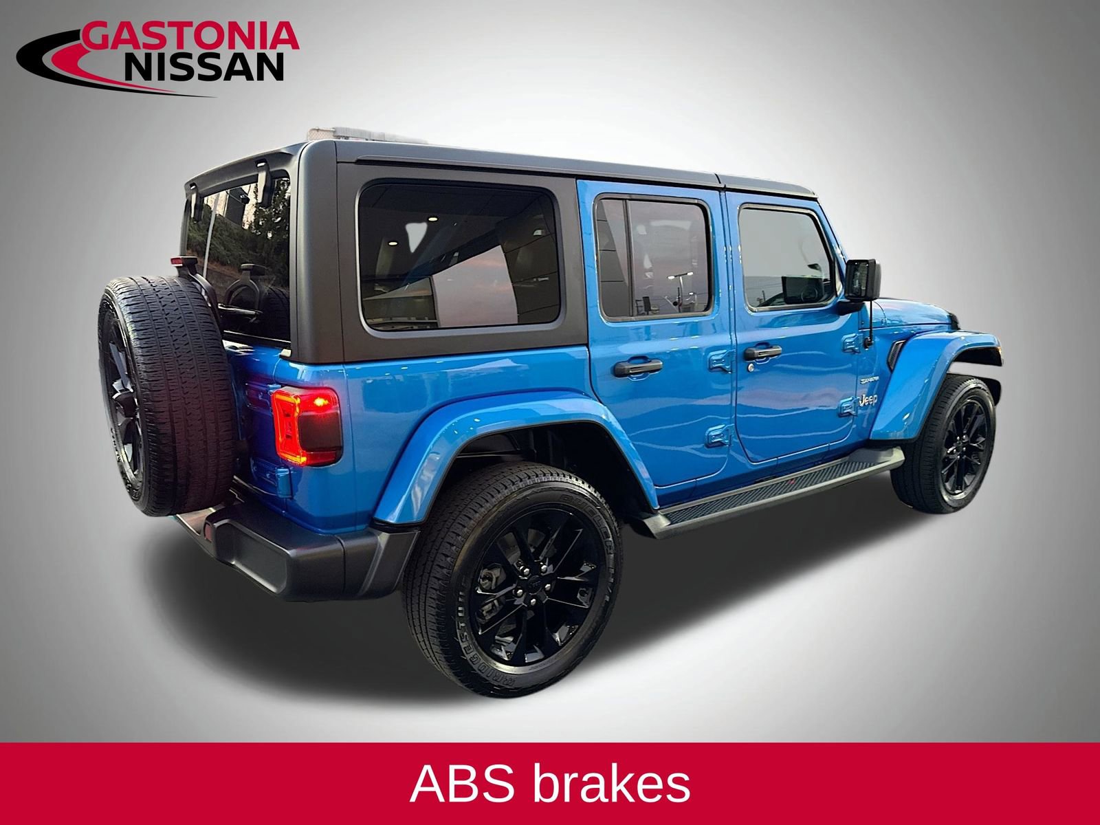 Used 2022 Jeep Wrangler Unlimited Sahara w/ Cold Weather Group image 9