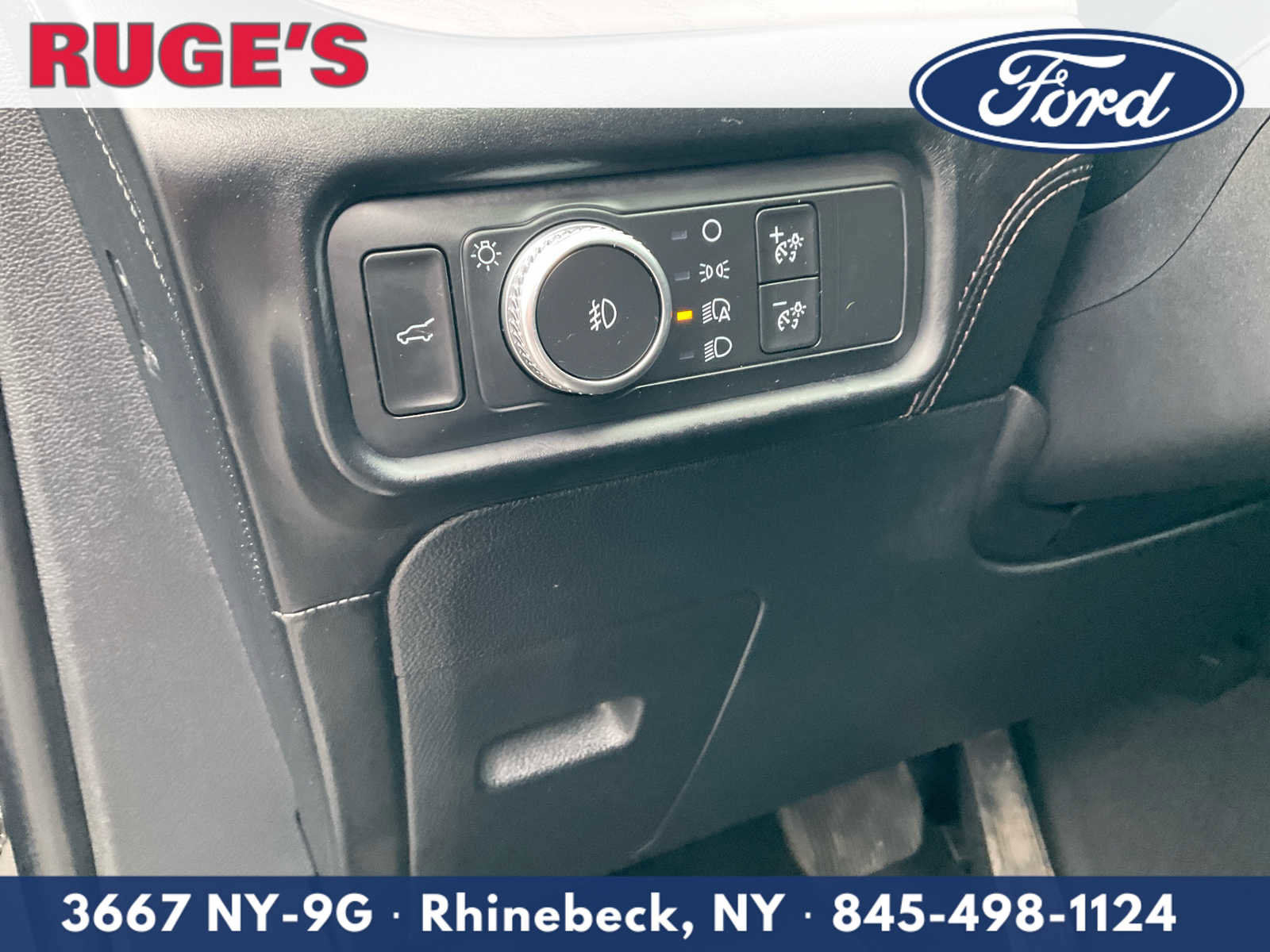 Used 2020 Ford Explorer Platinum w/ Premium Technology Package image 18