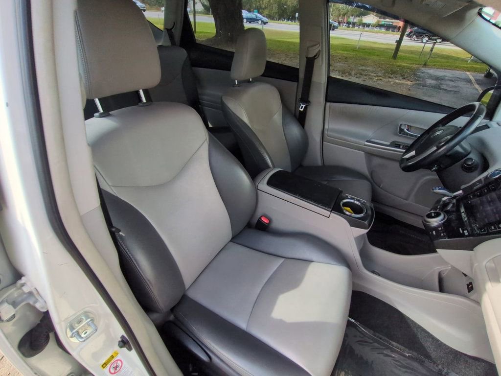 Used 2017 Toyota Prius V image 20