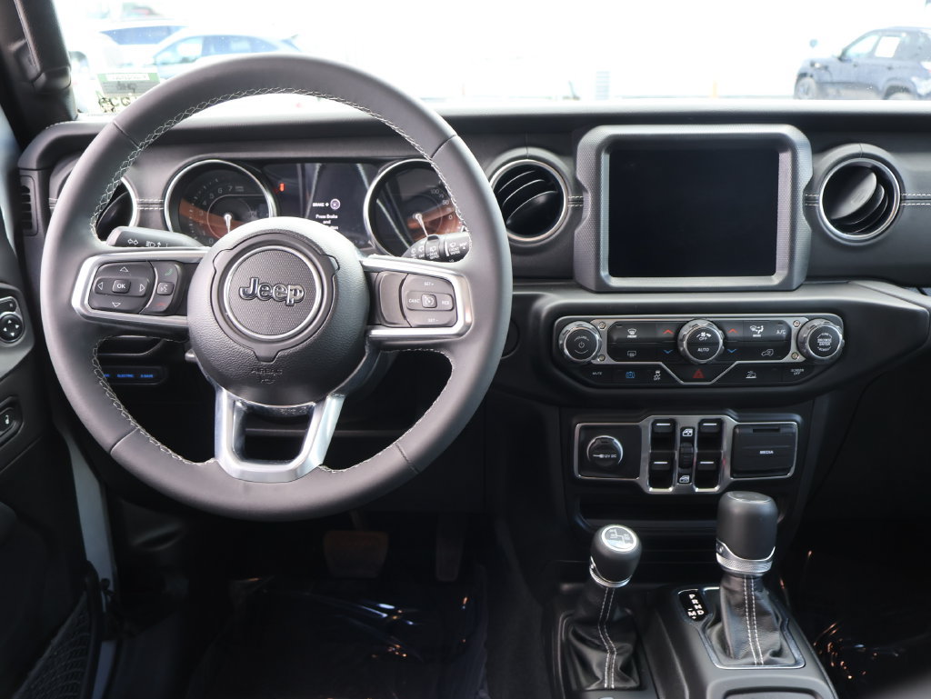 Used 2023 Jeep Wrangler Unlimited Sahara AWD/4WD image 17