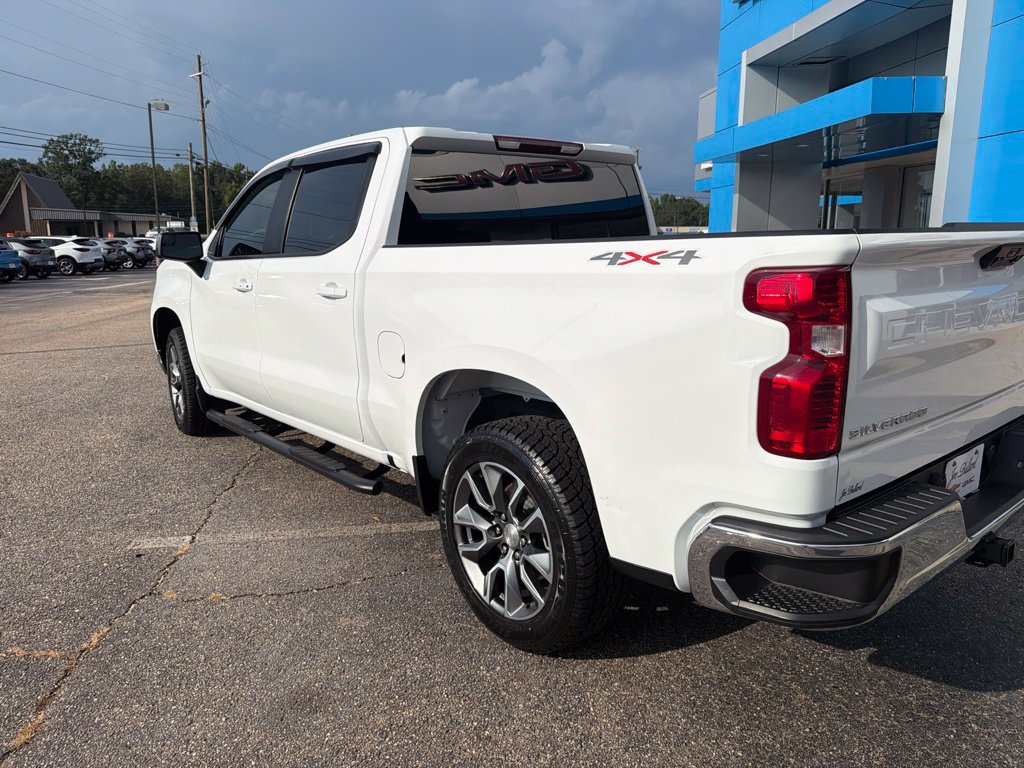 Used 2024 Chevrolet Silverado 1500 LT AWD/4WD image 3