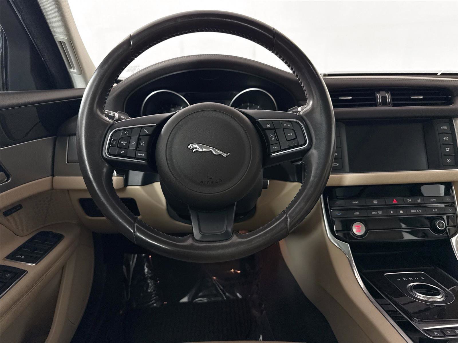 Used 2017 Jaguar XF Prestige image 33