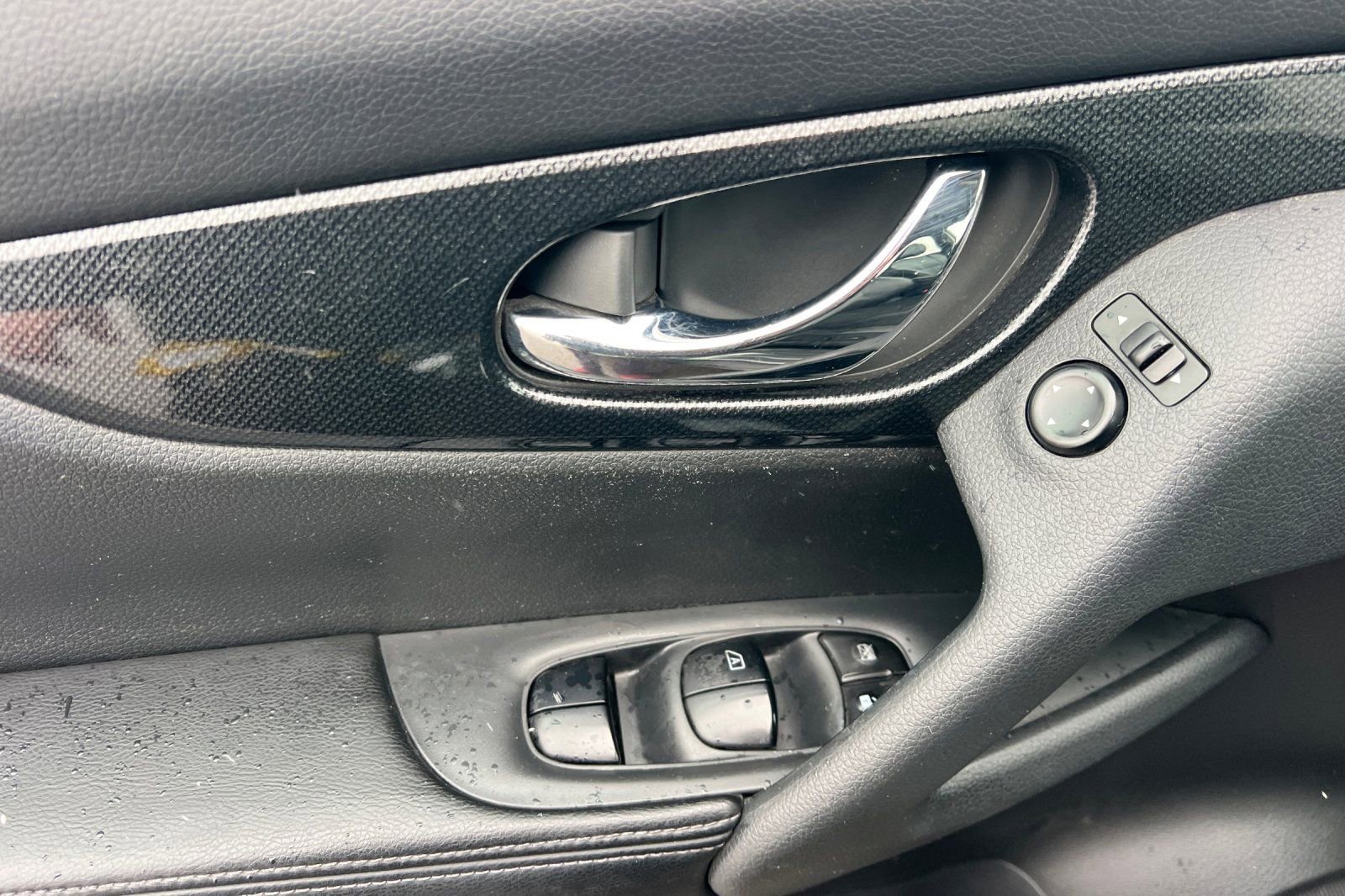 Used 2016 Nissan Rogue SL image 8