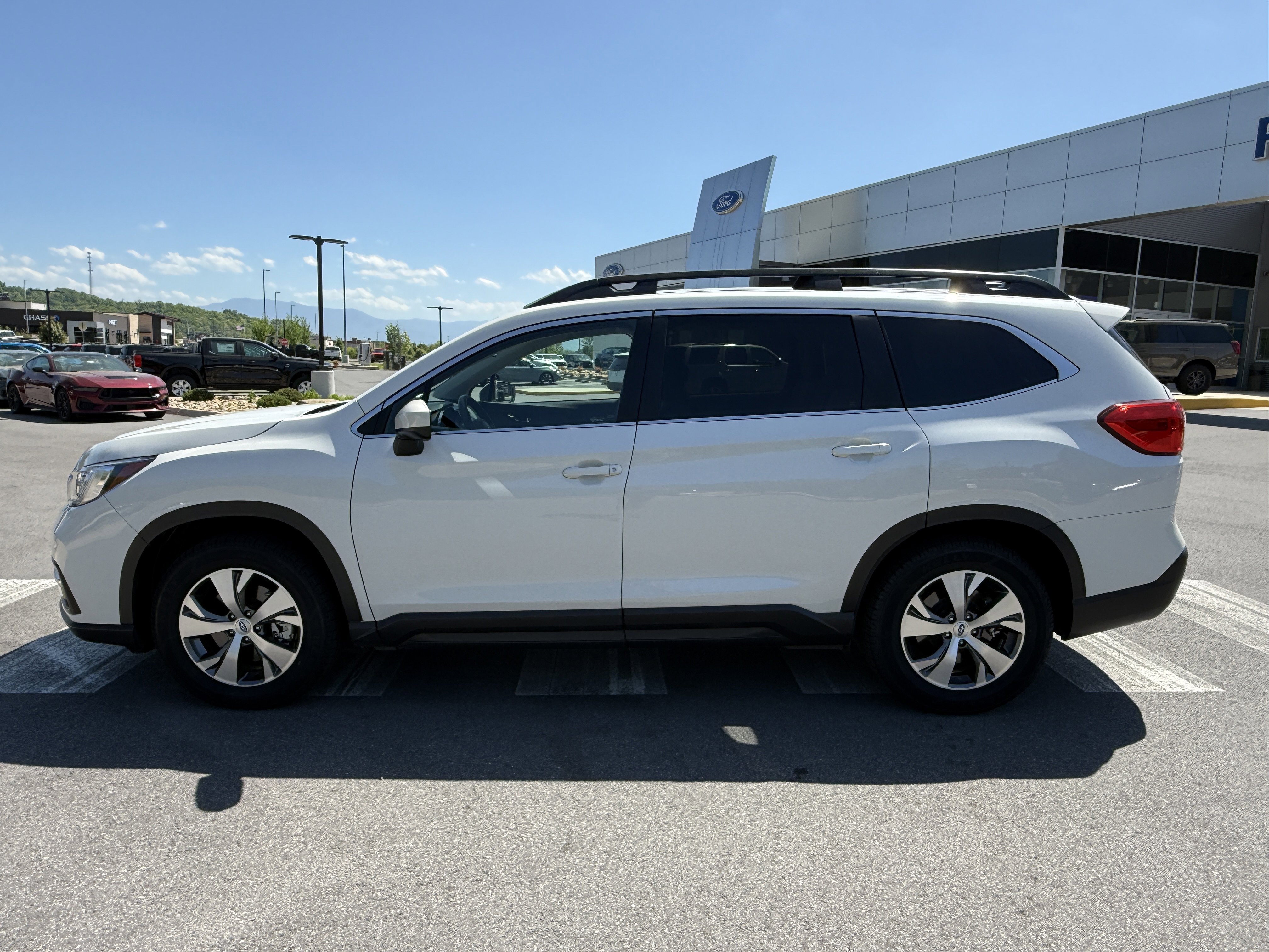 Used 2022 Subaru Ascent Premium w/ Convenience Package AWD/4WD image 2