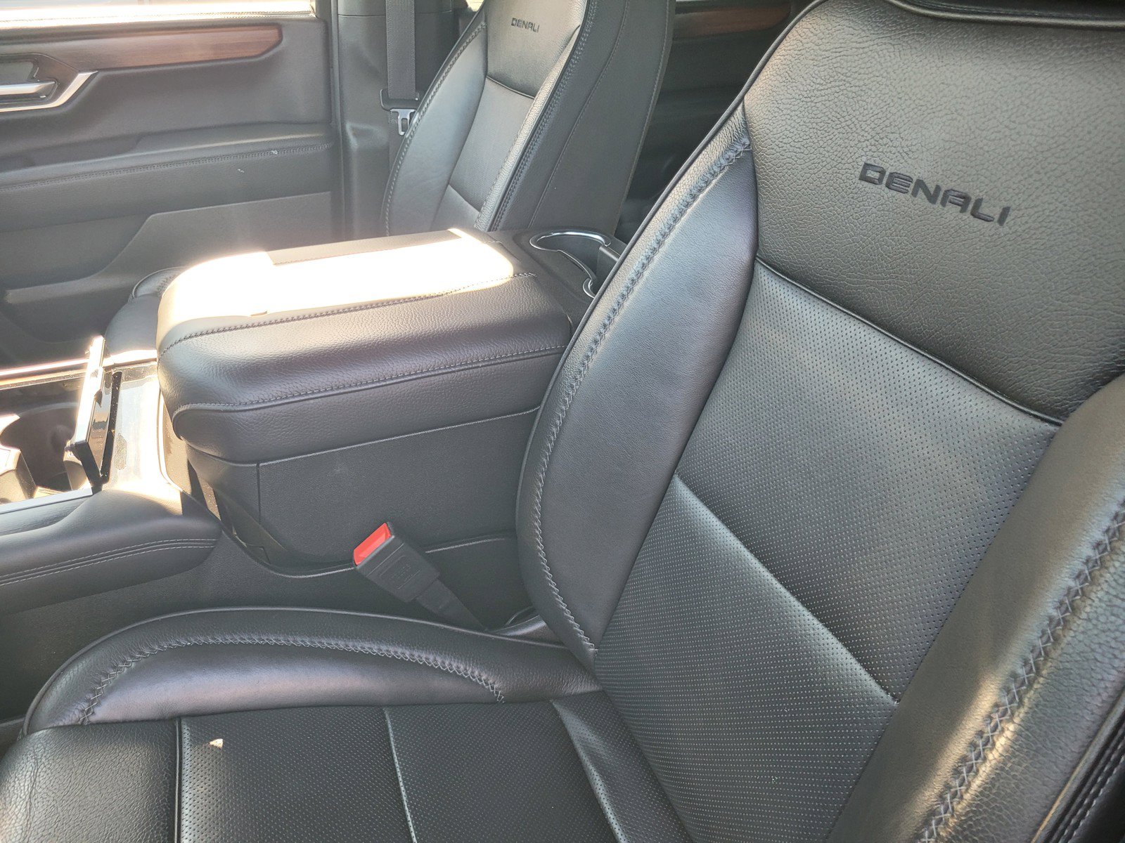 Used 2025 GMC Yukon Denali AWD/4WD image 9