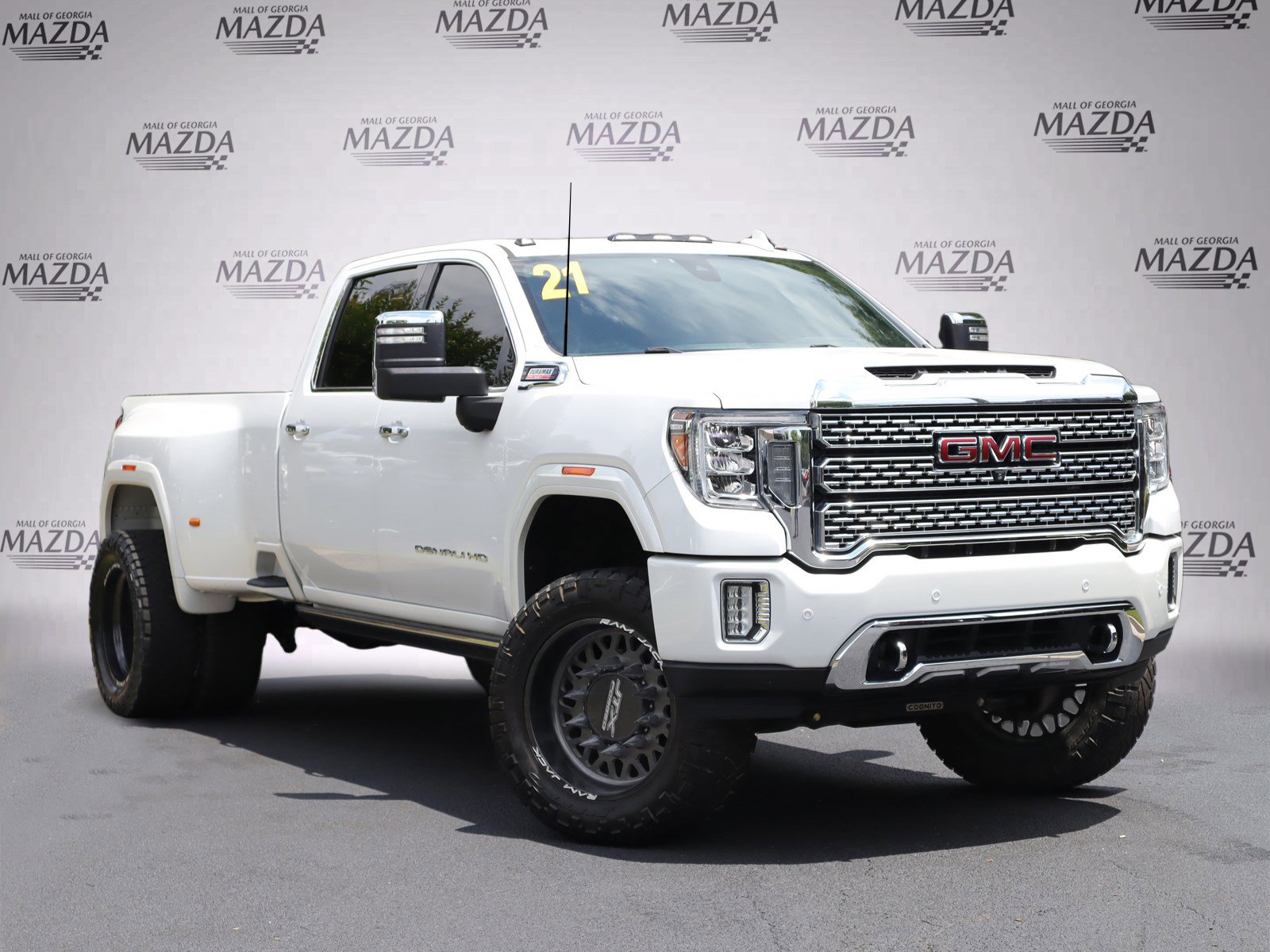 Used 2021 GMC Sierra 3500 Denali w/ Denali Ultimate Package AWD/4WD image 2