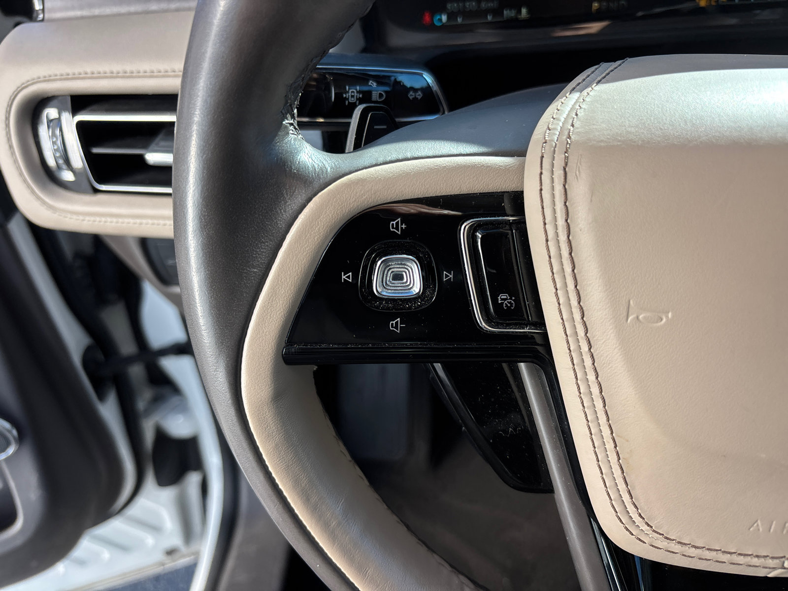 Certified 2022 Lincoln Aviator Reserve w/ Equipment Group 201A image 19