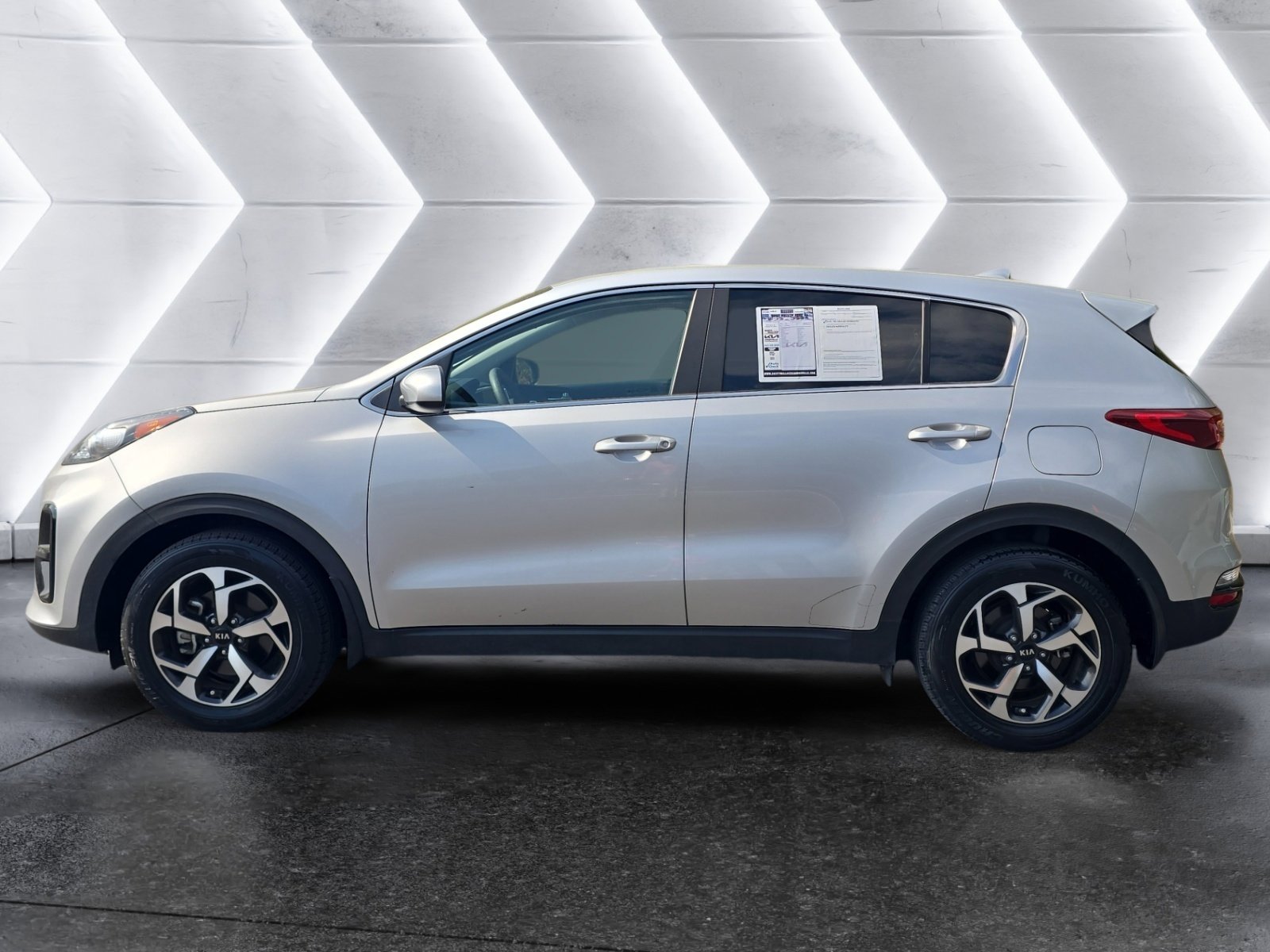 Used 2021 Kia Sportage LX image 2
