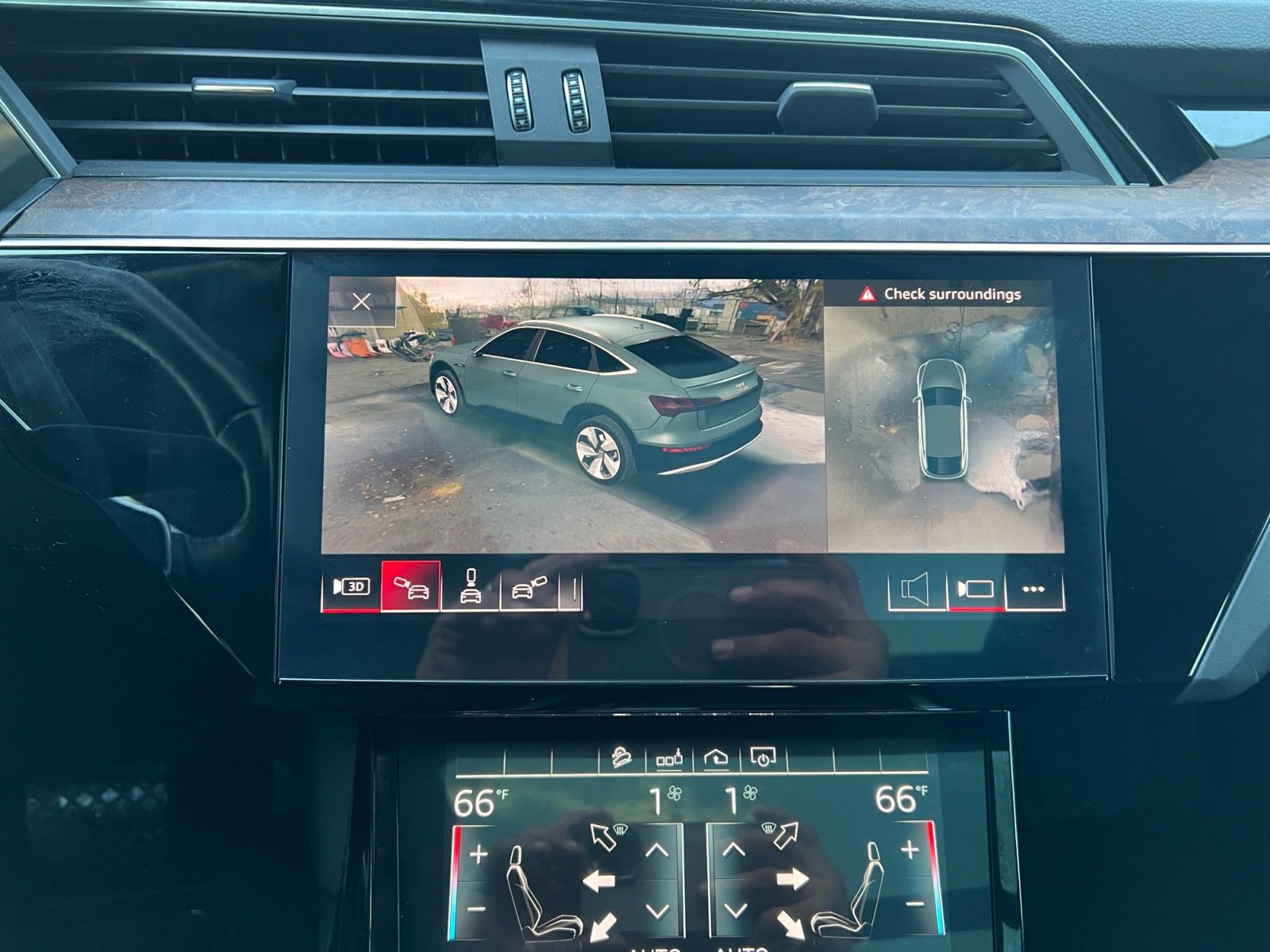 Used 2020 Audi e-tron Premium Plus image 29