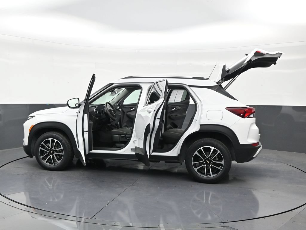 Used 2025 Chevrolet TrailBlazer LT FWD image 30