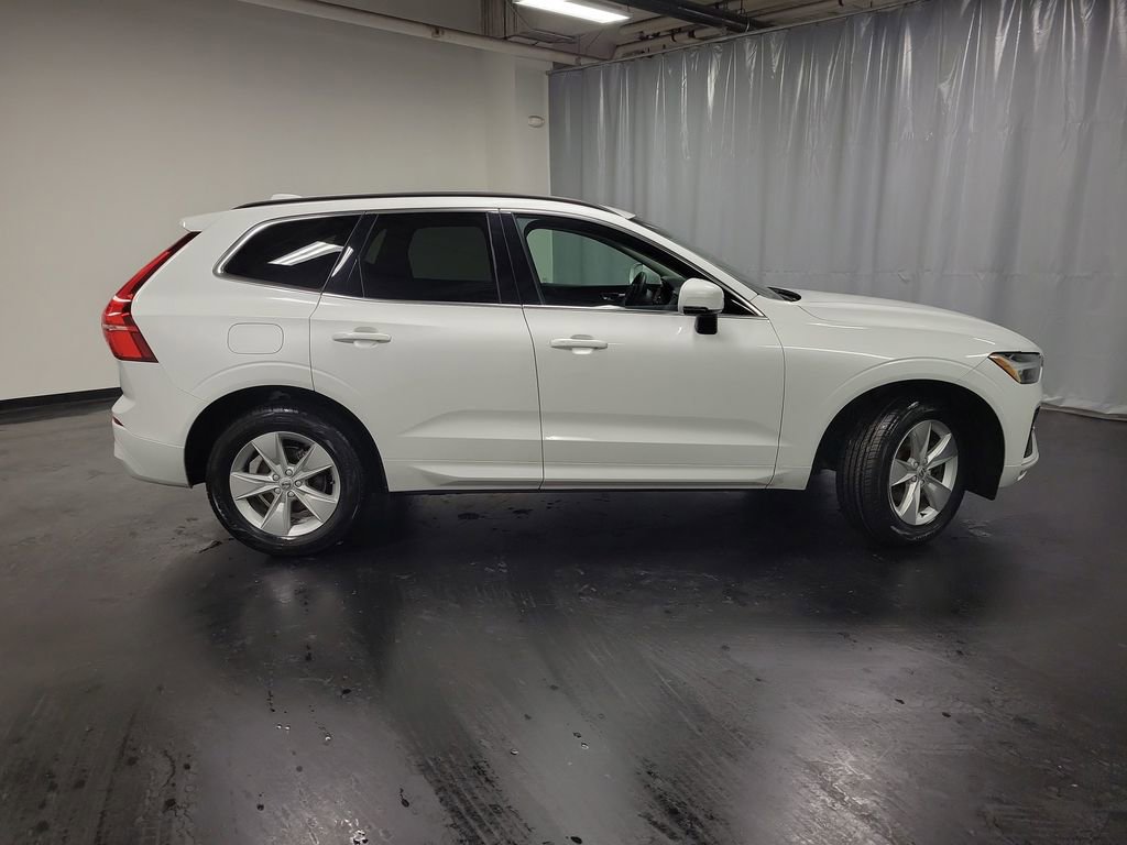 Used 2022 Volvo XC60 B5 Momentum image 9