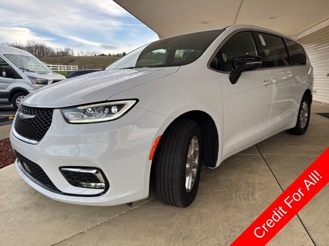 Used 2025 Chrysler Pacifica Select FWD image 11