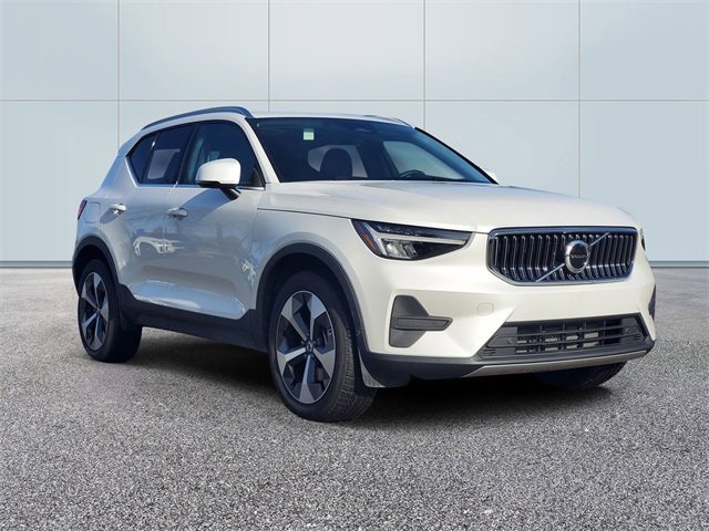 Certified 2025 Volvo XC40 B5 Core w/ Protection Package Premier image 3