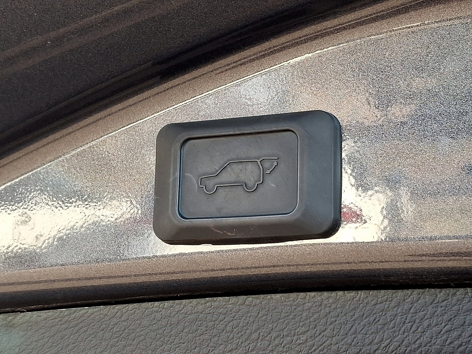 Used 2015 Toyota RAV4 Limited image 31