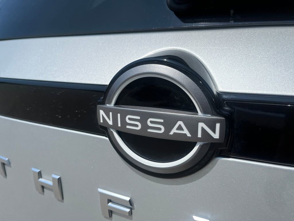 Used 2025 Nissan Pathfinder SL FWD image 41