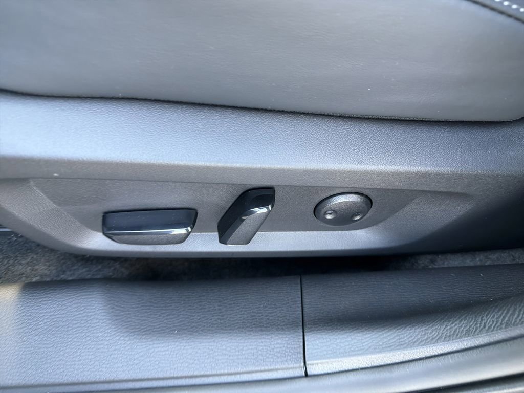 New 2026 Mitsubishi Outlander LE AWD/4WD image 16