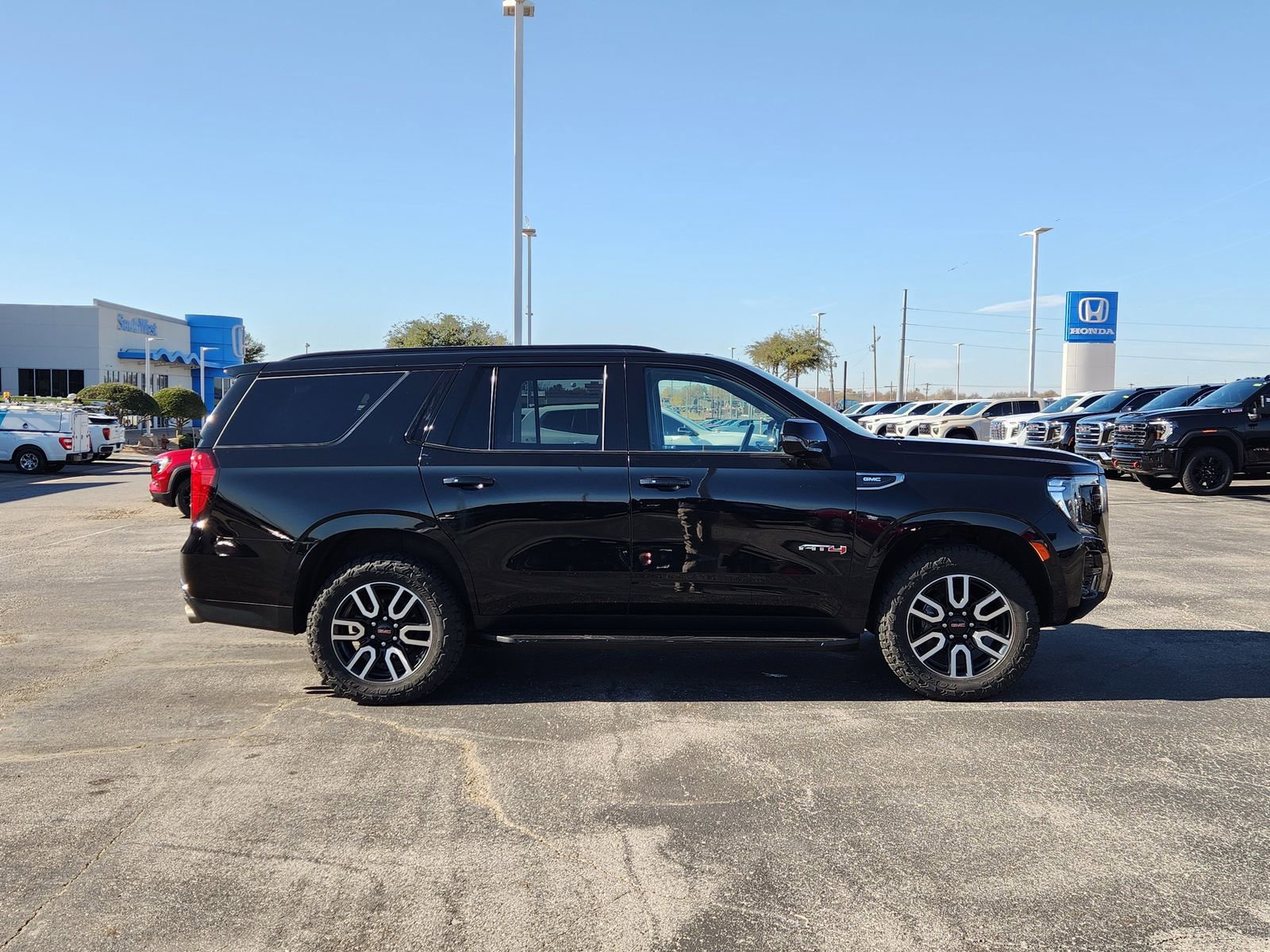 Used 2022 GMC Yukon AT4 image 7