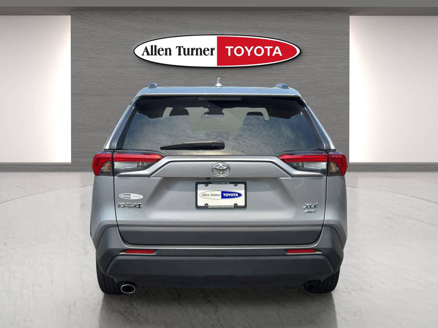 Used 2024 Toyota RAV4 XLE AWD/4WD image 7