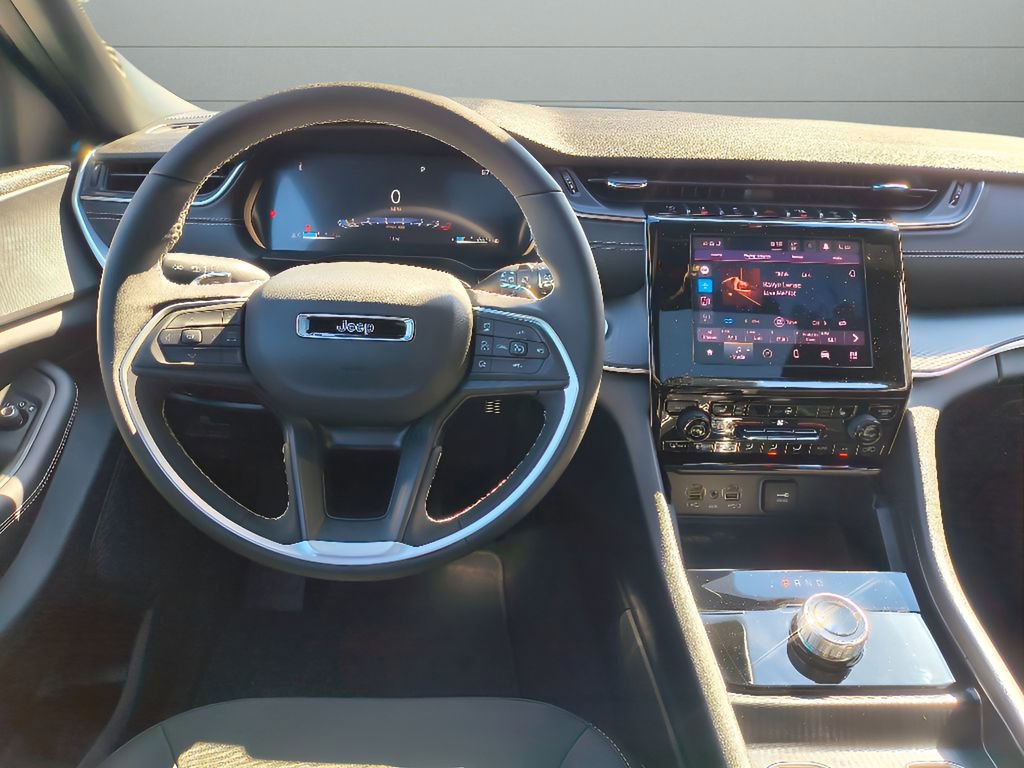 New 2025 Jeep Grand Cherokee Laredo X w/ Luxury Tech Group I image 24